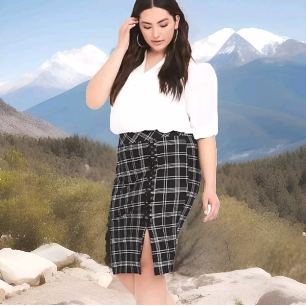 Torrid 00 Pencil Skirt Woman Med 10 Preppy School Fairy Laces Black Plaid Nwt